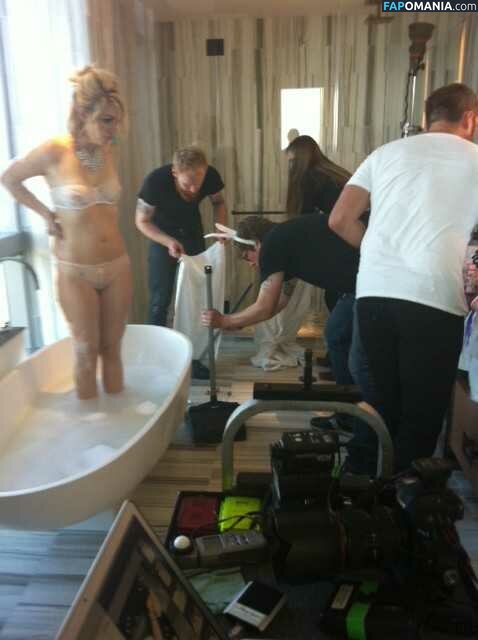 Abby Elliott Nud Fotografie scursă #6