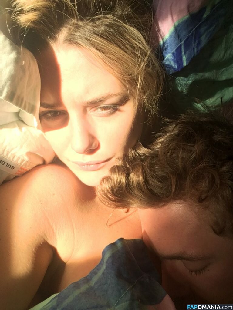 Addison Timlin Nud Fotografie scursă #41