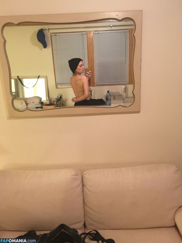 Addison Timlin Nud Fotografie scursă #51