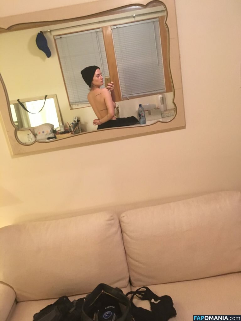 Addison Timlin Nud Fotografie scursă #52