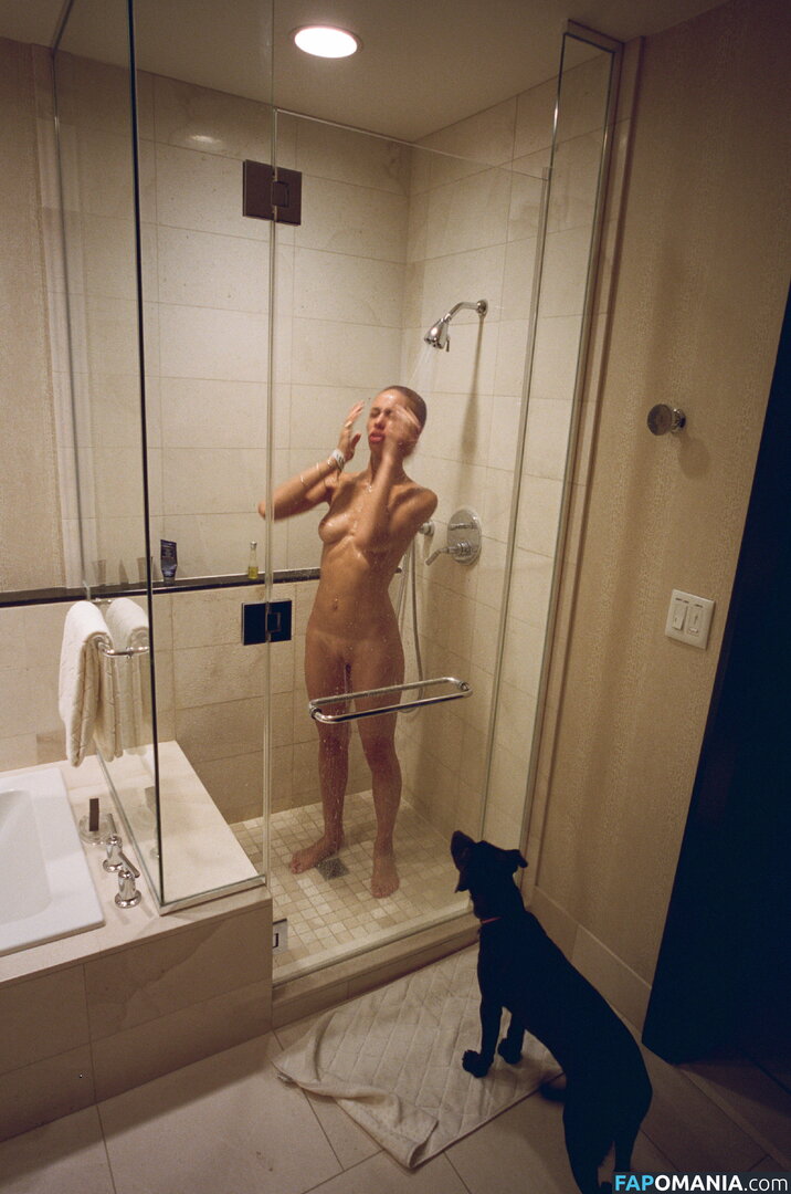 Adwoa Aboah Nud Fotografie scursă #4
