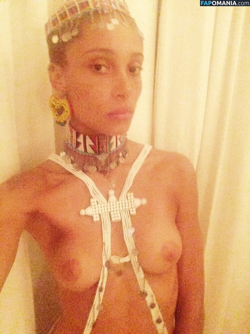 Adwoa Aboah Nud Fotografie scursă #28