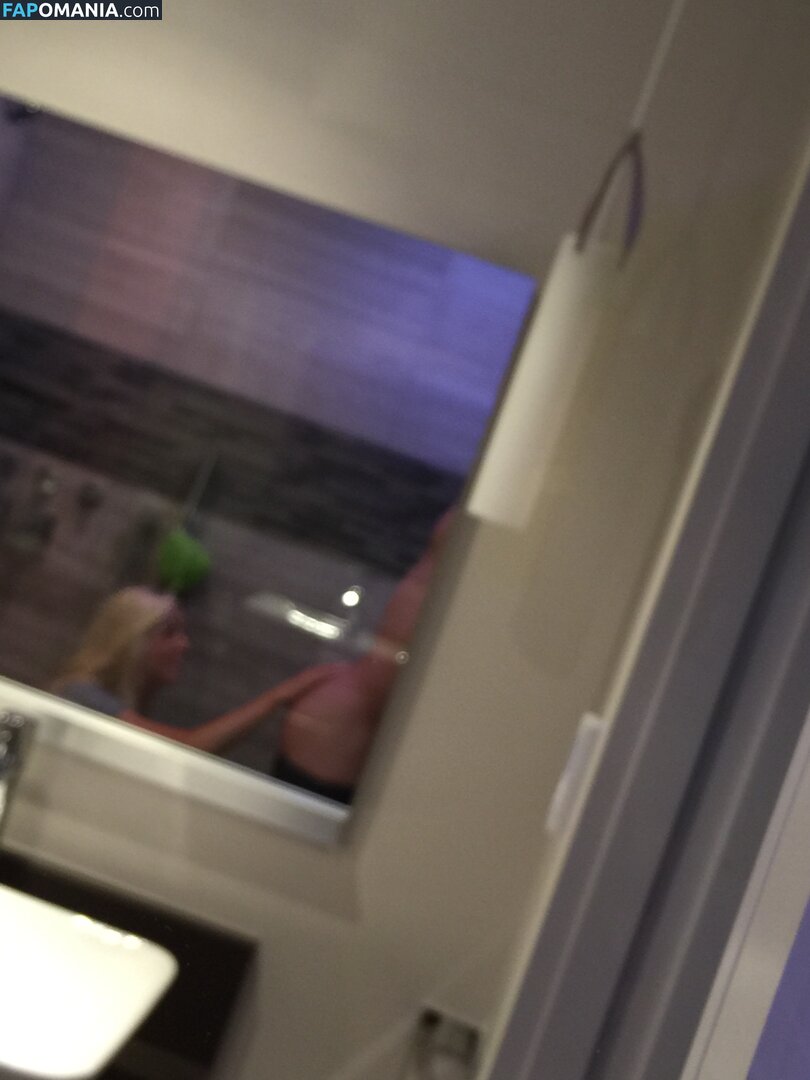 Alexandra Cooper Nud Fotografie scursă #16