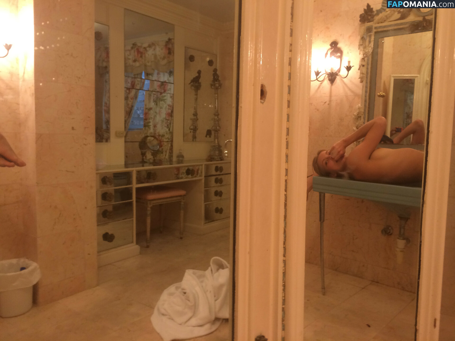 Allegra Carpenter Nud Fotografie scursă #19