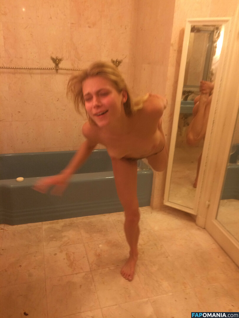 Allegra Carpenter Nud Fotografie scursă #20