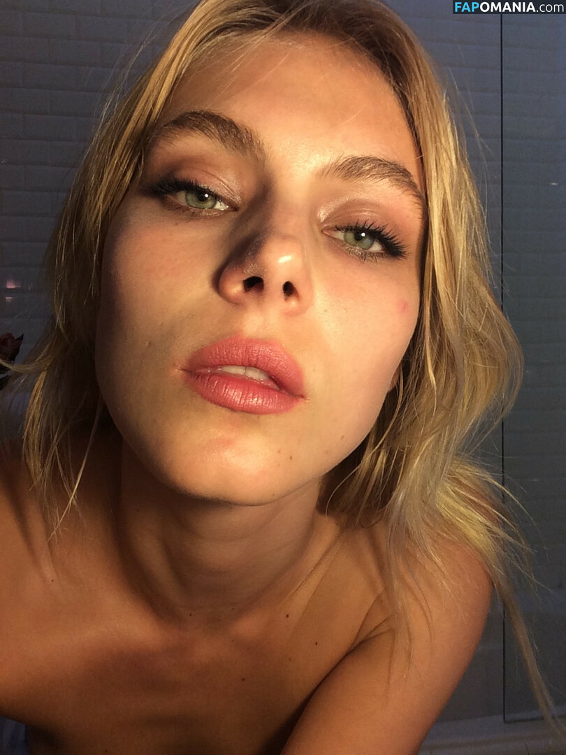 Allegra Carpenter Nud Fotografie scursă #68