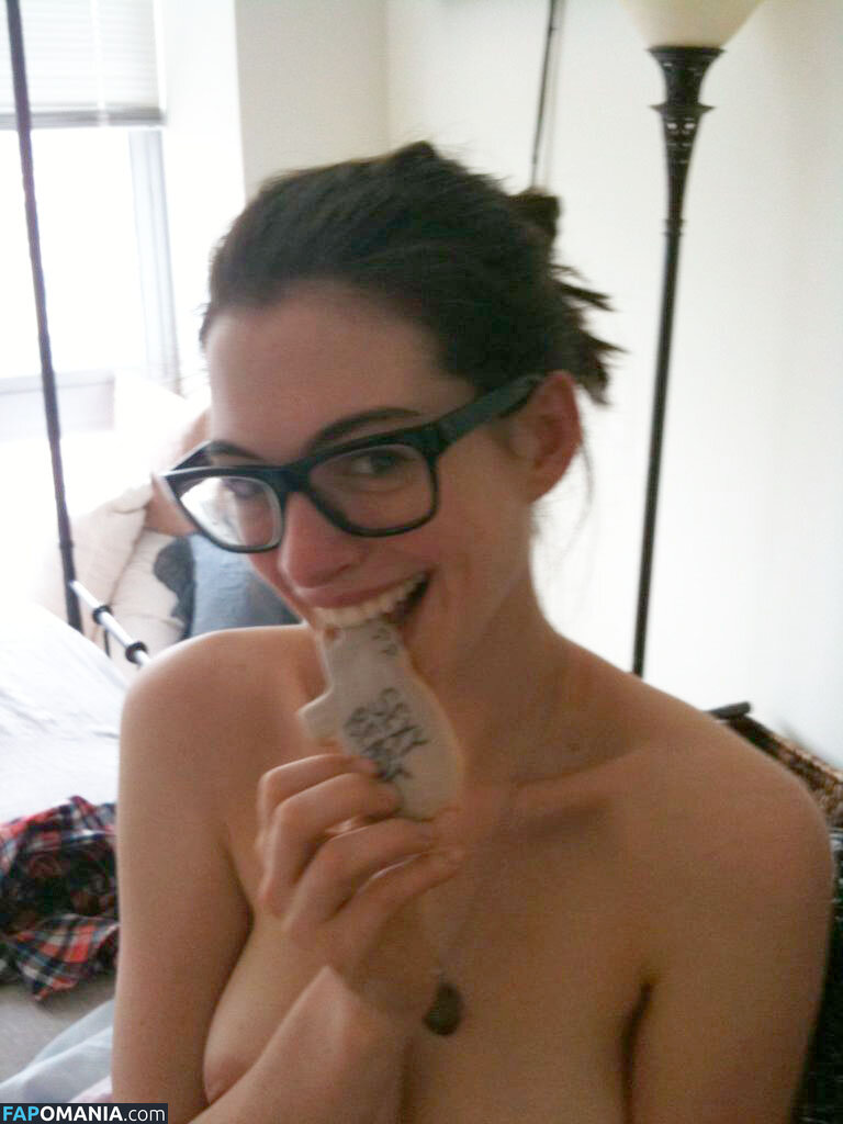 Anne Hathaway Nud Fotografie scursă #9
