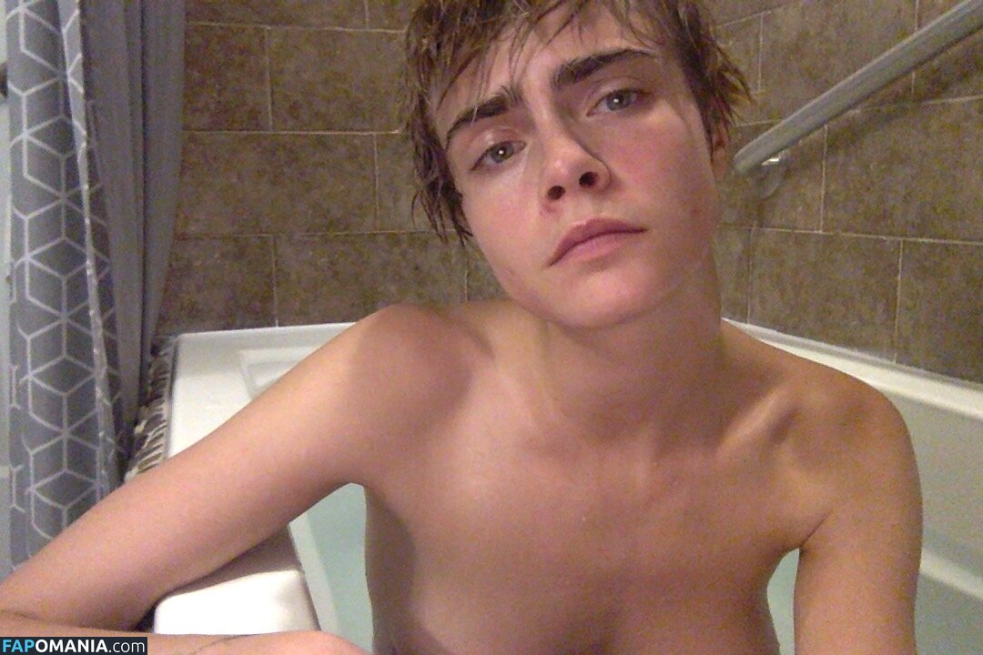 Ashley Benson And Cara Delevingne Nud Fotografie scursă #10