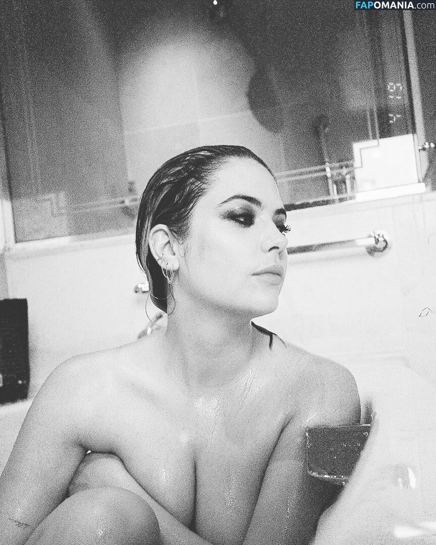 Ashley Benson And Cara Delevingne Nud Fotografie scursă #37