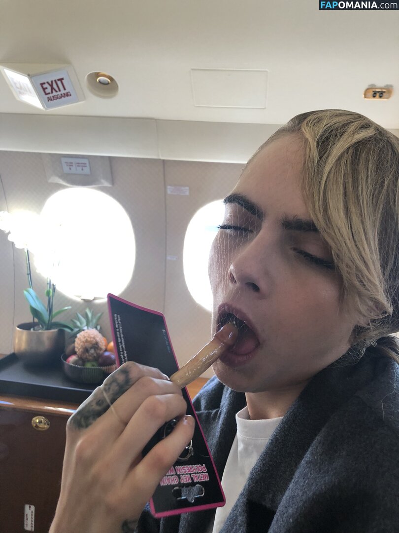 Ashley Benson And Cara Delevingne Nud Fotografie scursă #53