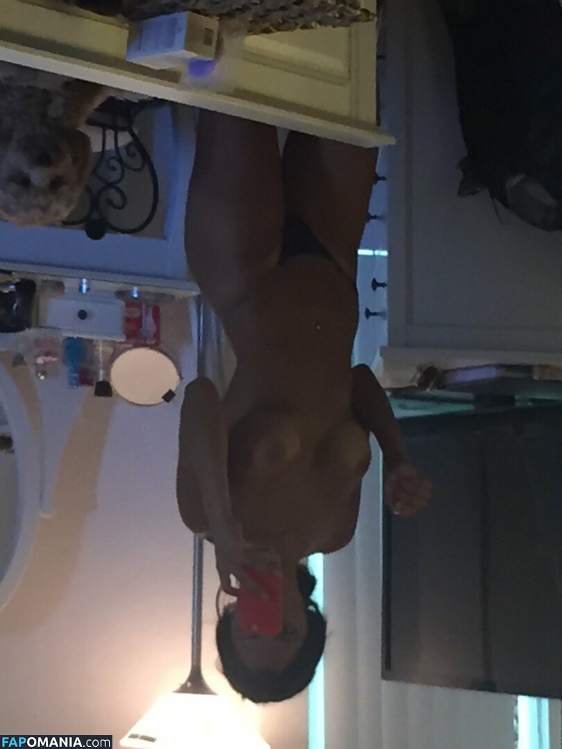 Ashley Hannawacker Nud Fotografie scursă #11