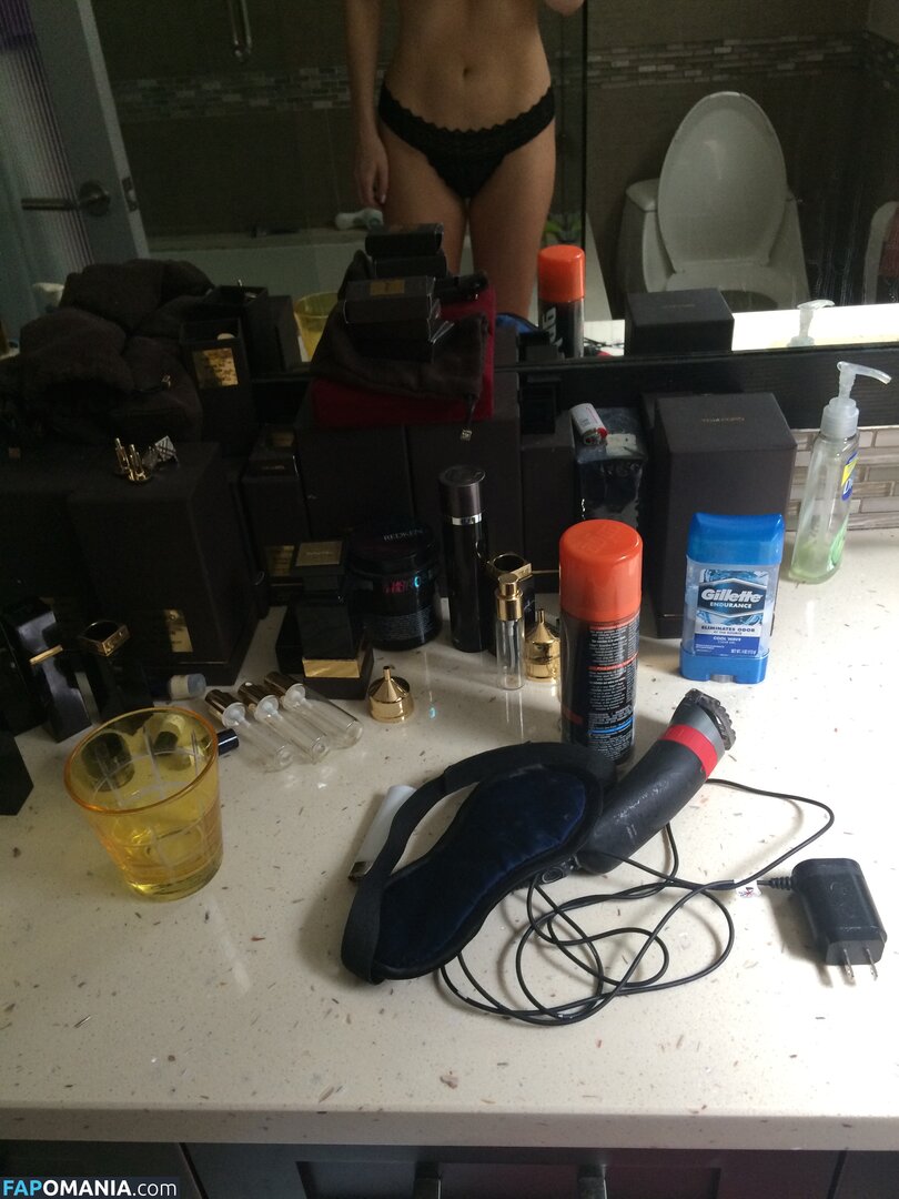 Ashley Mulheron Nud Fotografie scursă #196