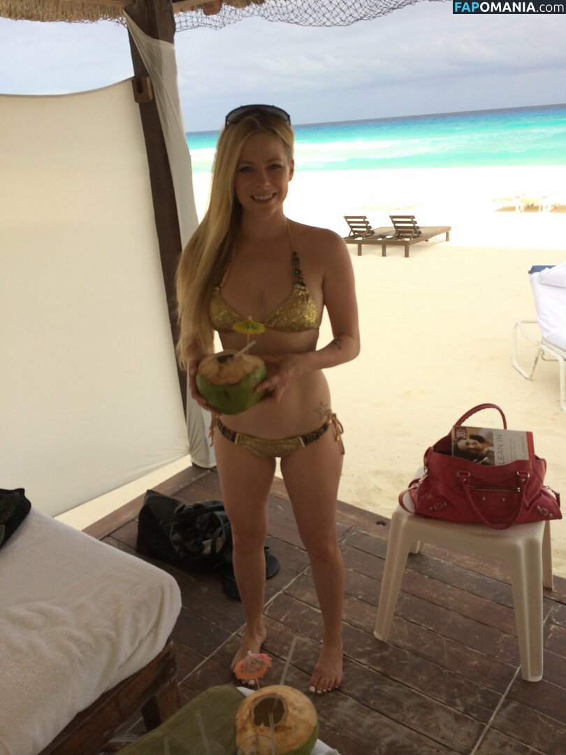 Avril Lavigne Nud Fotografie scursă #6