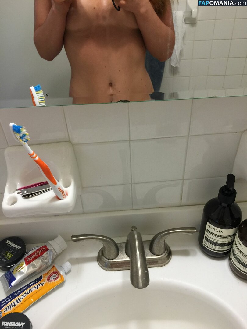 Bonnie Wright Nud Fotografie scursă #9