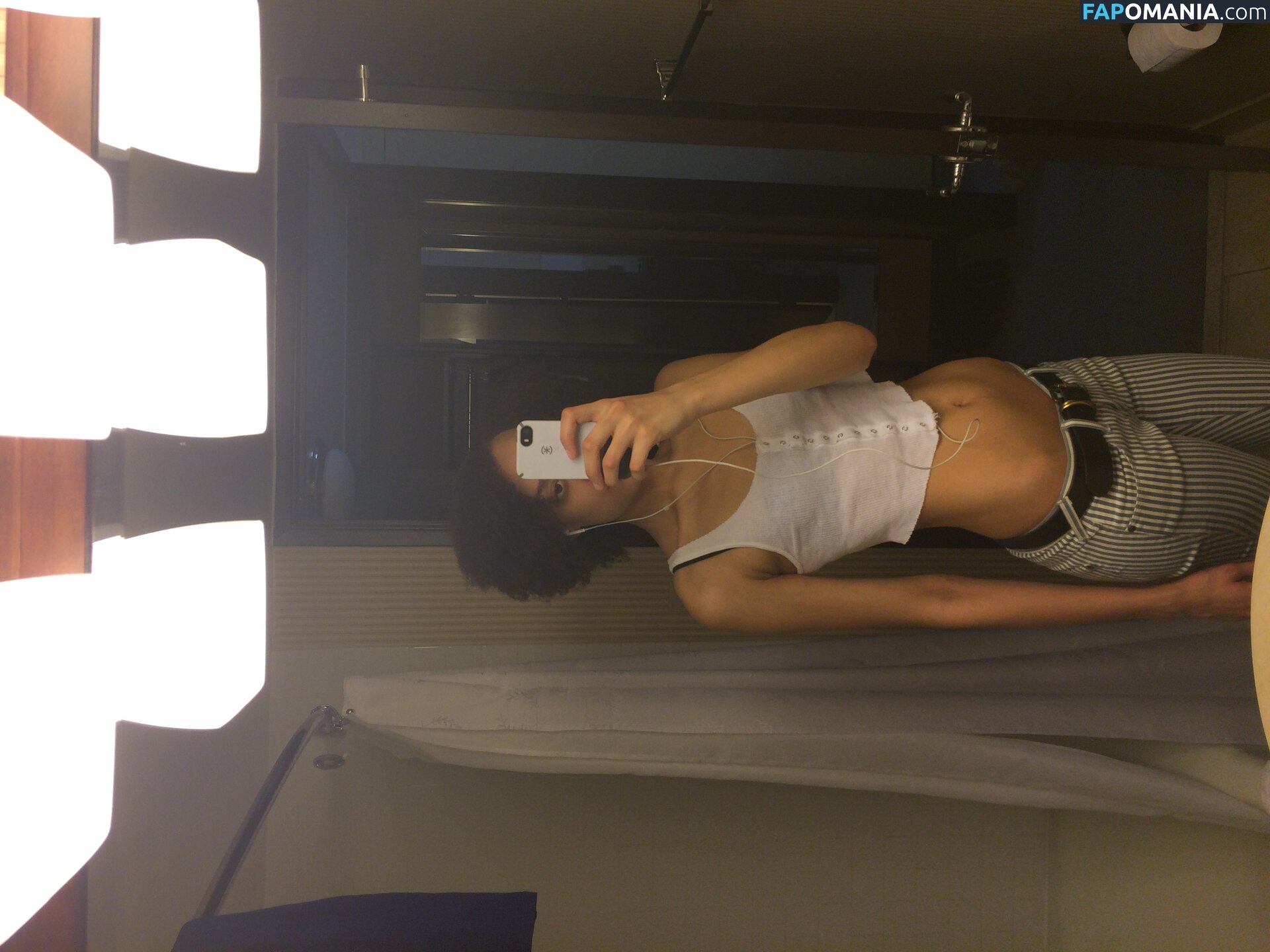 Britne Oldford Nud Fotografie scursă #14