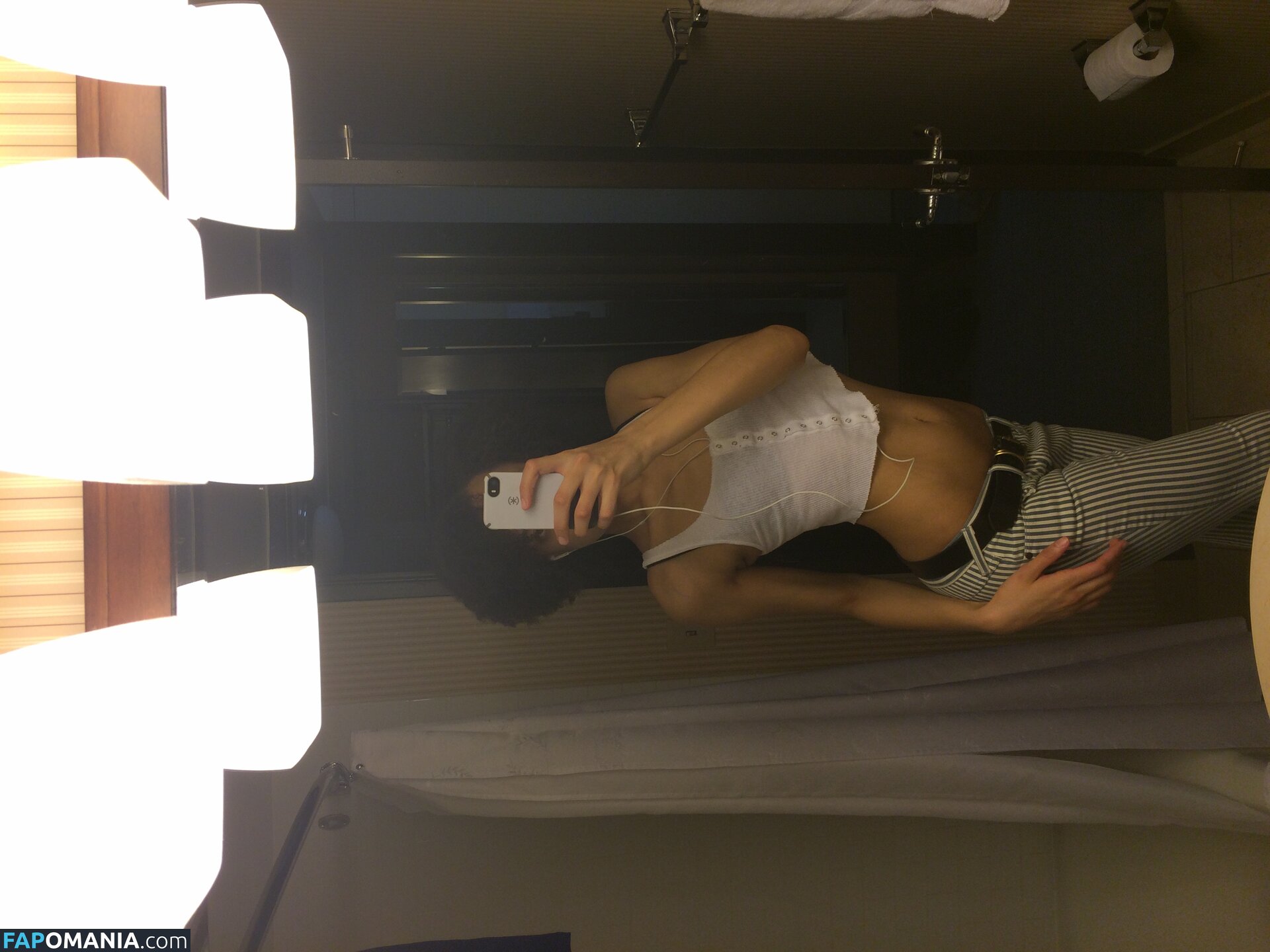 Britne Oldford Nud Fotografie scursă #15