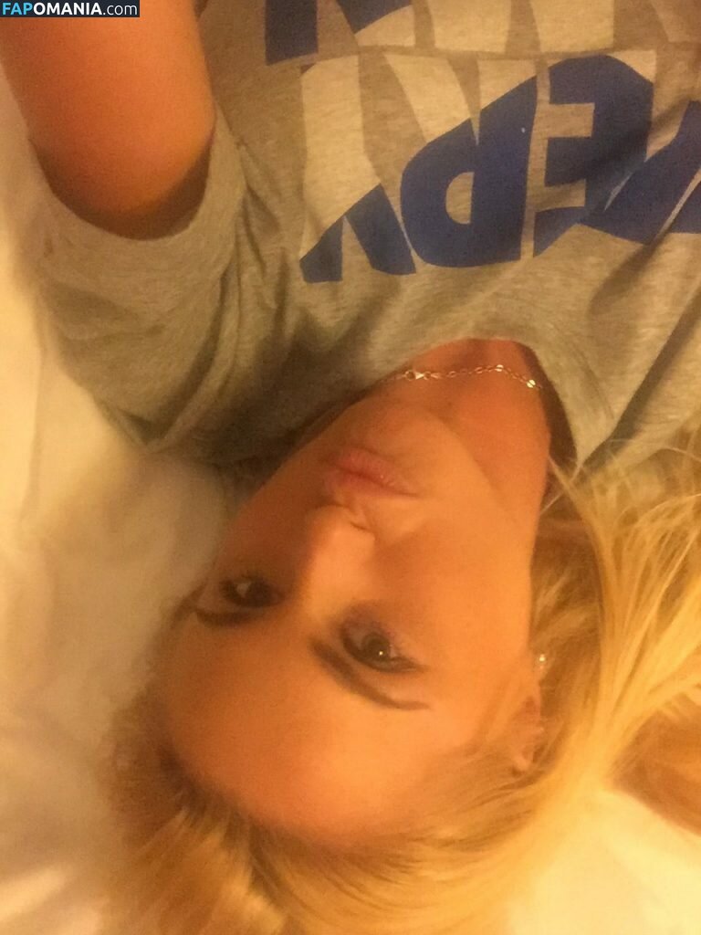 Carly Booth Nud Fotografie scursă #45