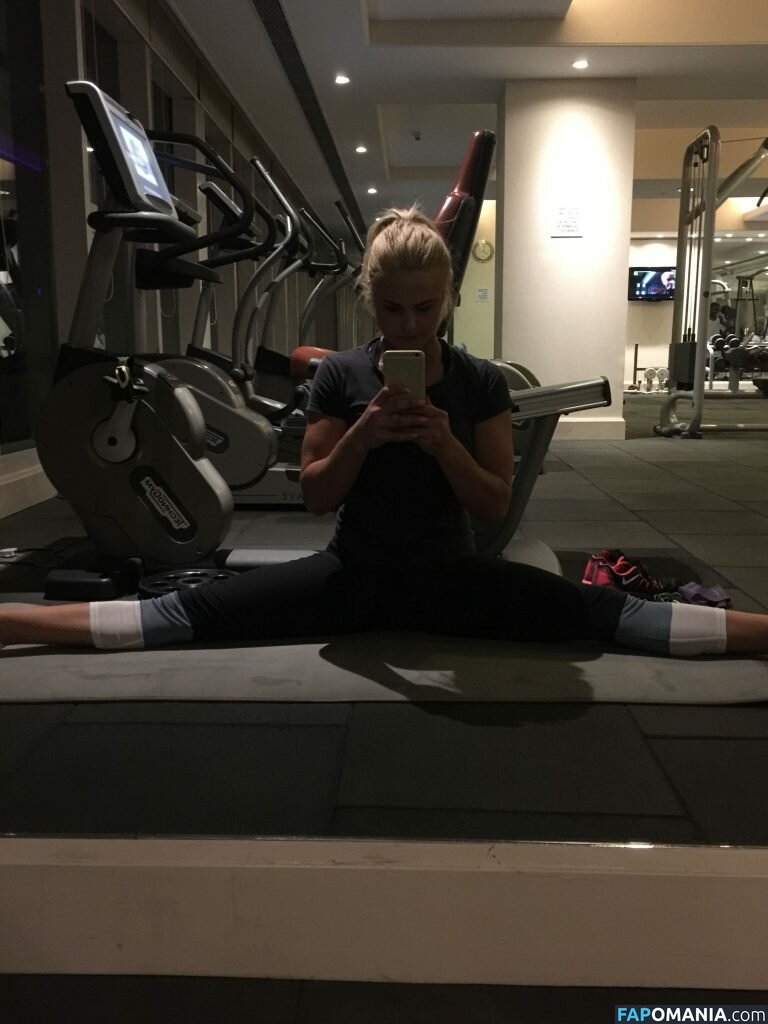 Carly Booth Nud Fotografie scursă #88