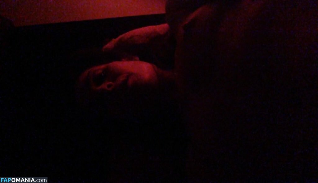 Carly Pope Nud Fotografie scursă #7