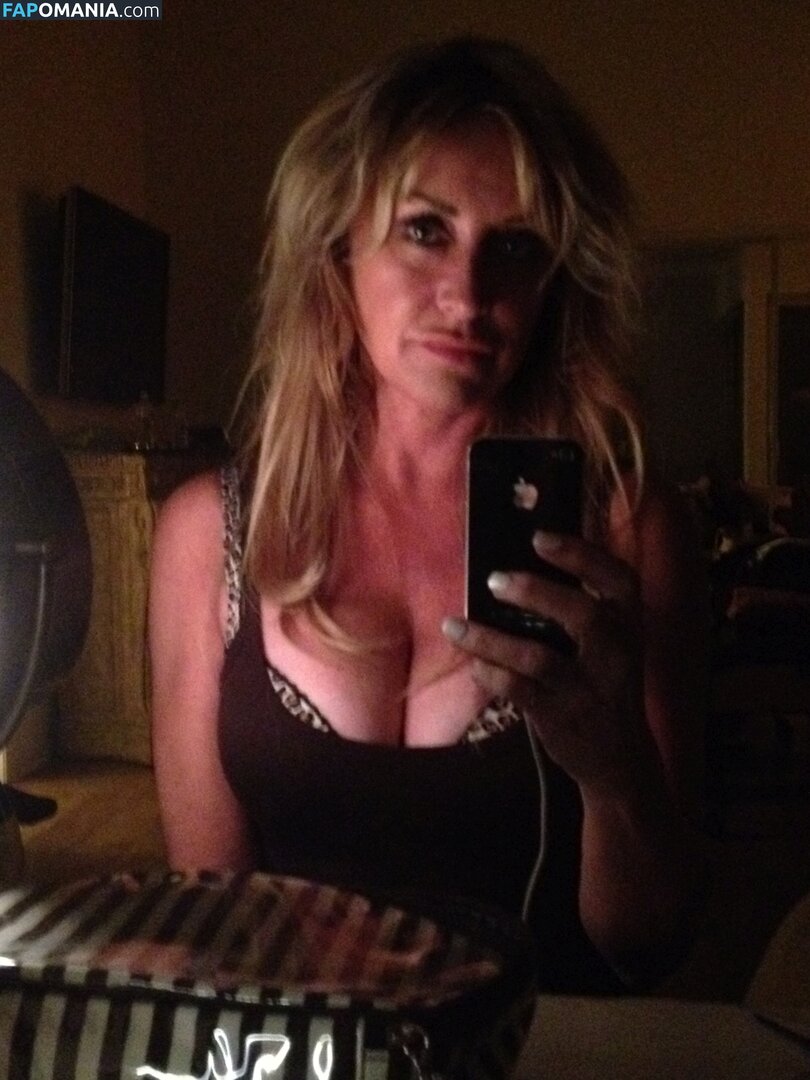 Carrie Michalka Nud Fotografie scursă #20