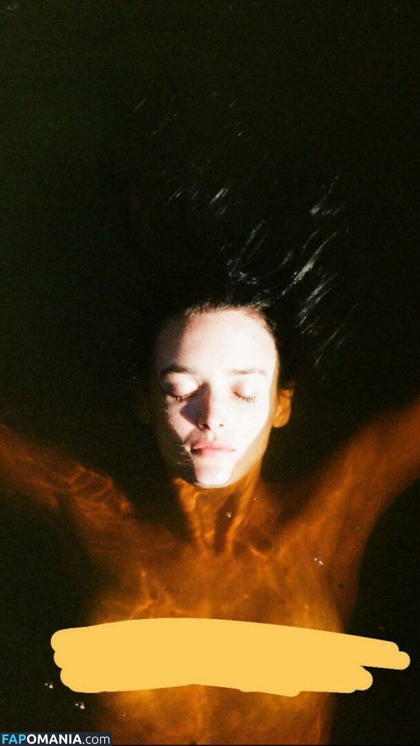 Charlotte Le Bon Nud Fotografie scursă #3
