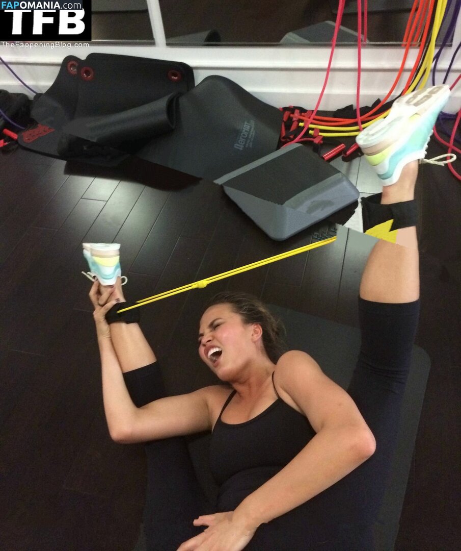 Chrissy Teigen Nud Fotografie scursă #1