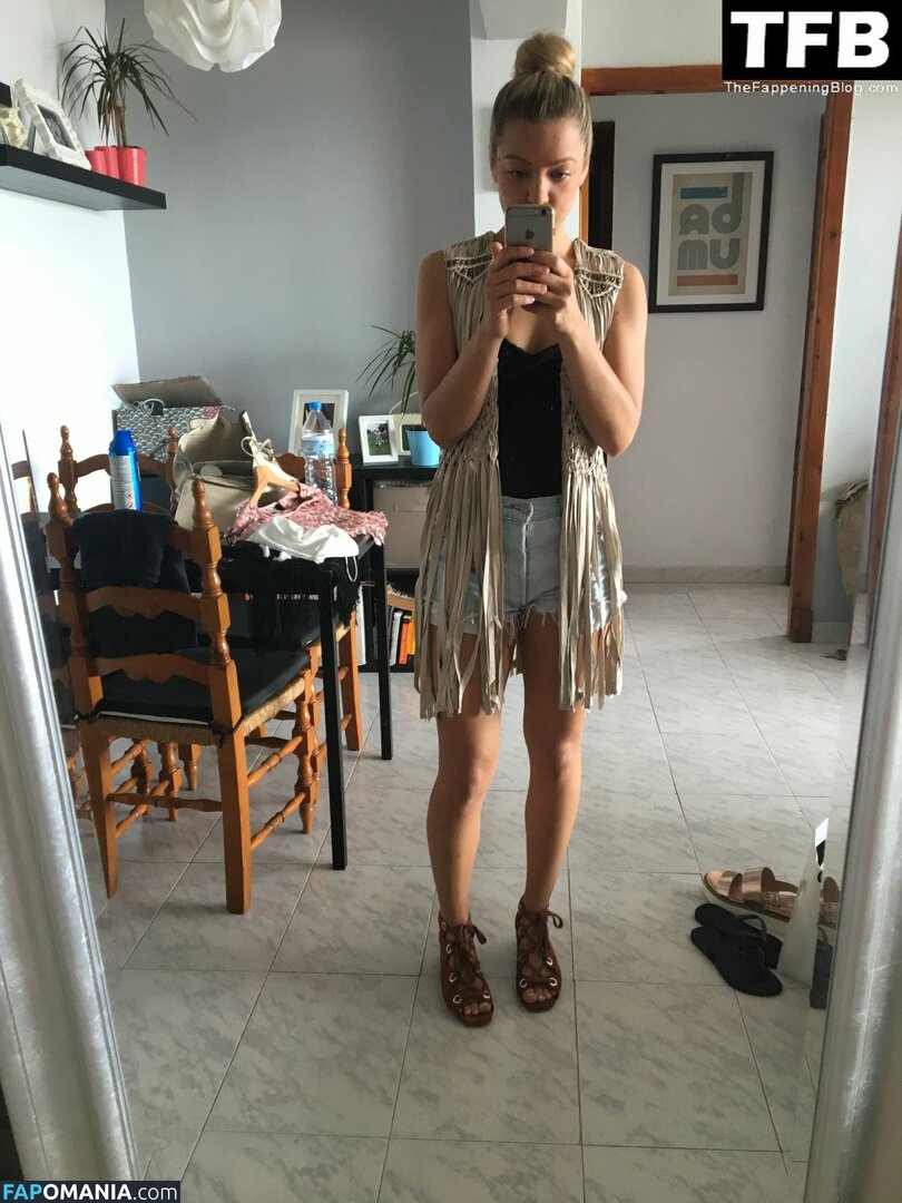 Claire Hutchings Nud Fotografie scursă #62