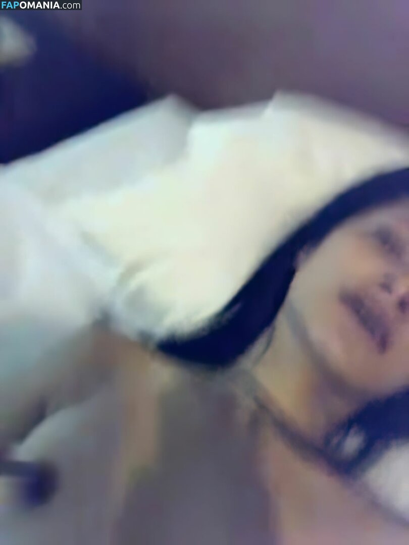 Cut Tari Nud Fotografie scursă #23