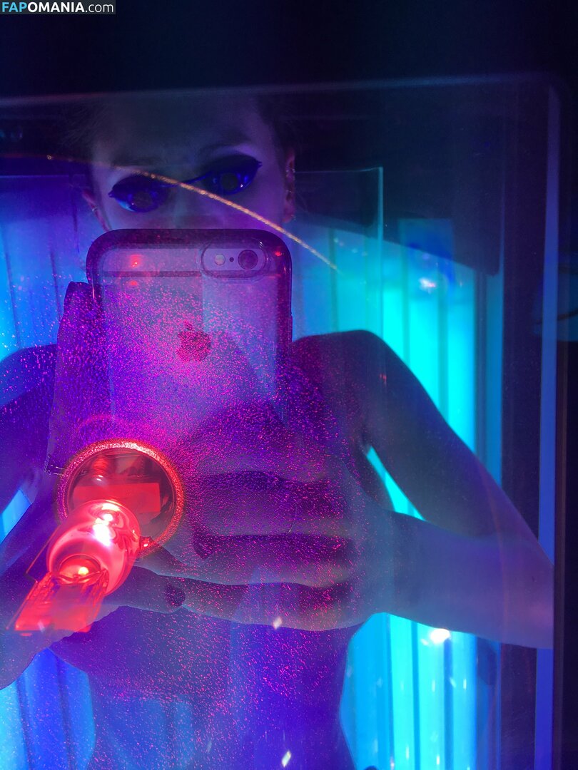 Dylan Penn Nud Fotografie scursă #4