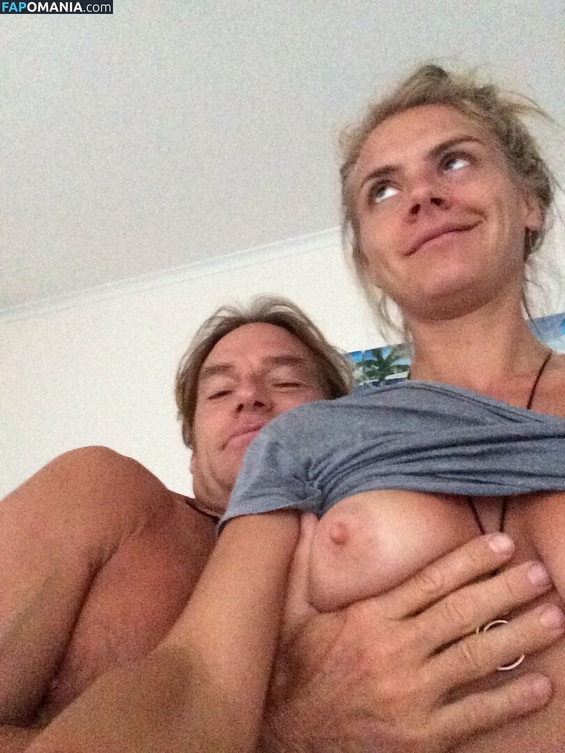 Eliza Coupe Nud Fotografie scursă #2