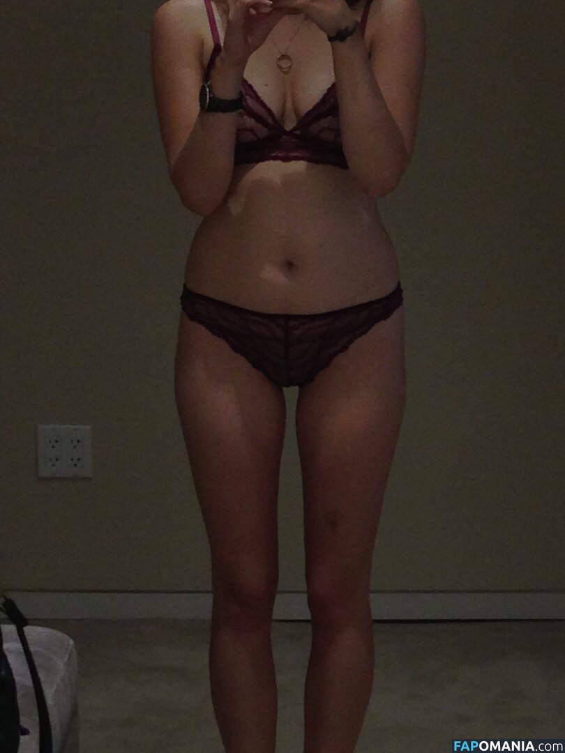 Elizabeth Olsen Nud Fotografie scursă #12