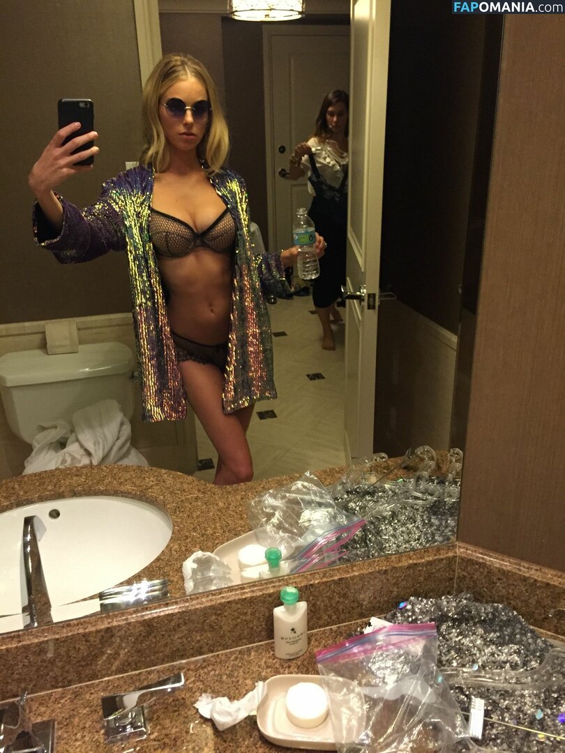 Elizabeth Turner Nud Fotografie scursă #30