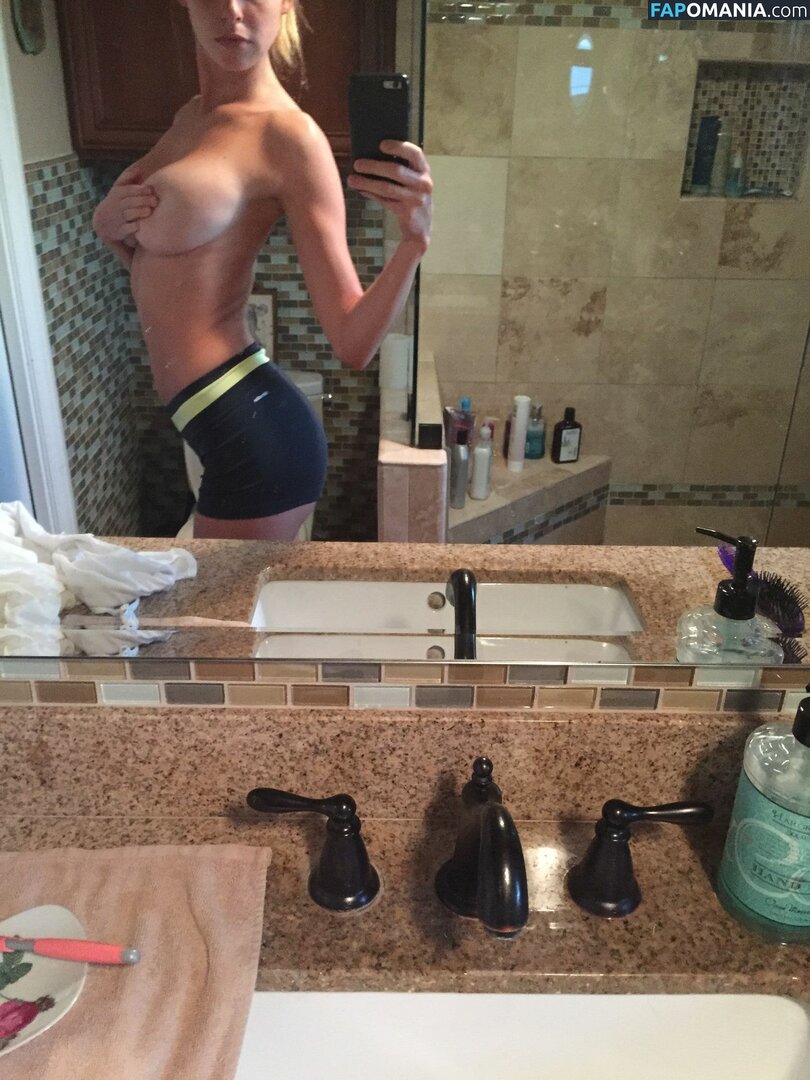 Elizabeth Turner Nud Fotografie scursă #50