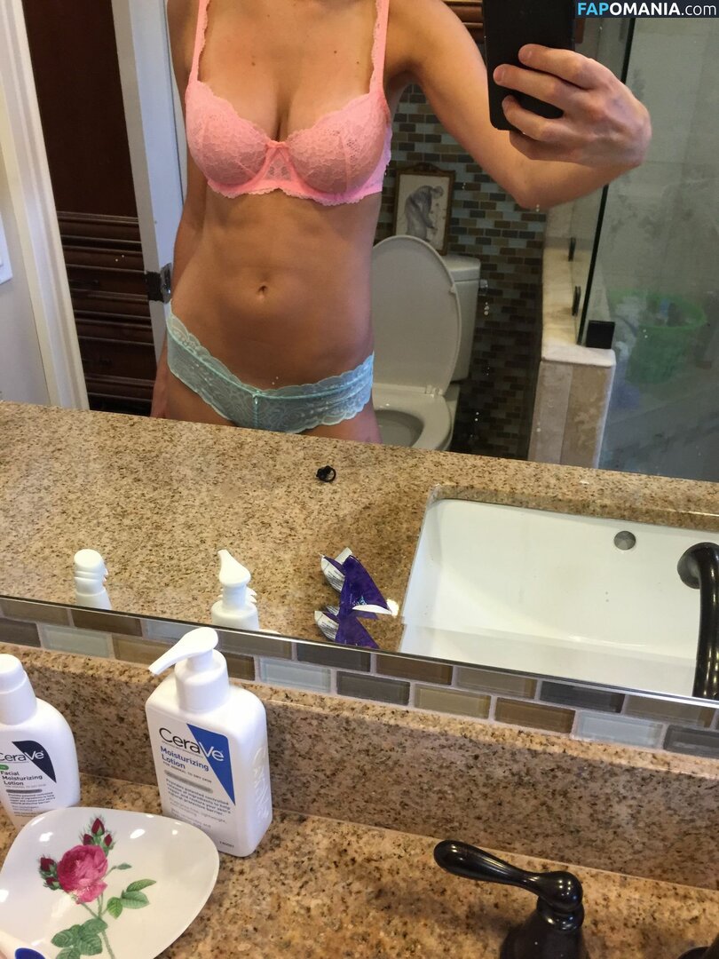 Elizabeth Turner Nud Fotografie scursă #59