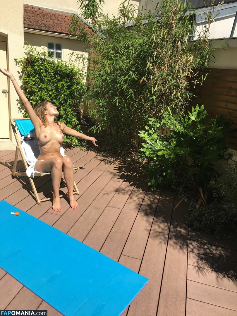 Elodie Fontan Nud Fotografie scursă #6