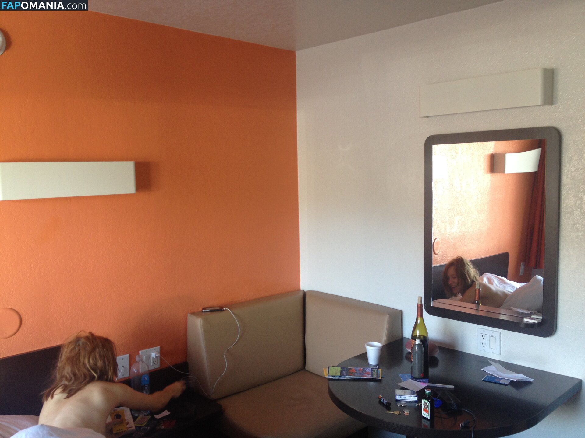 Emily Browning Nud Fotografie scursă #5