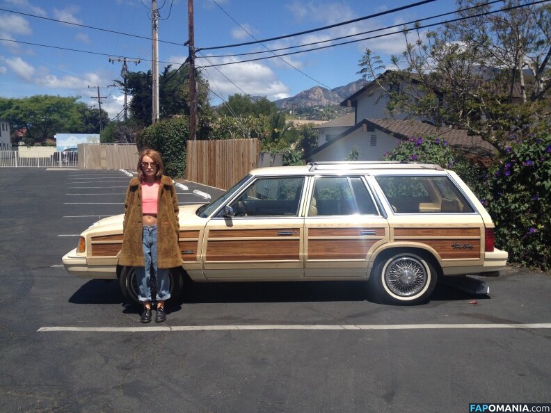 Emily Browning Nud Fotografie scursă #25