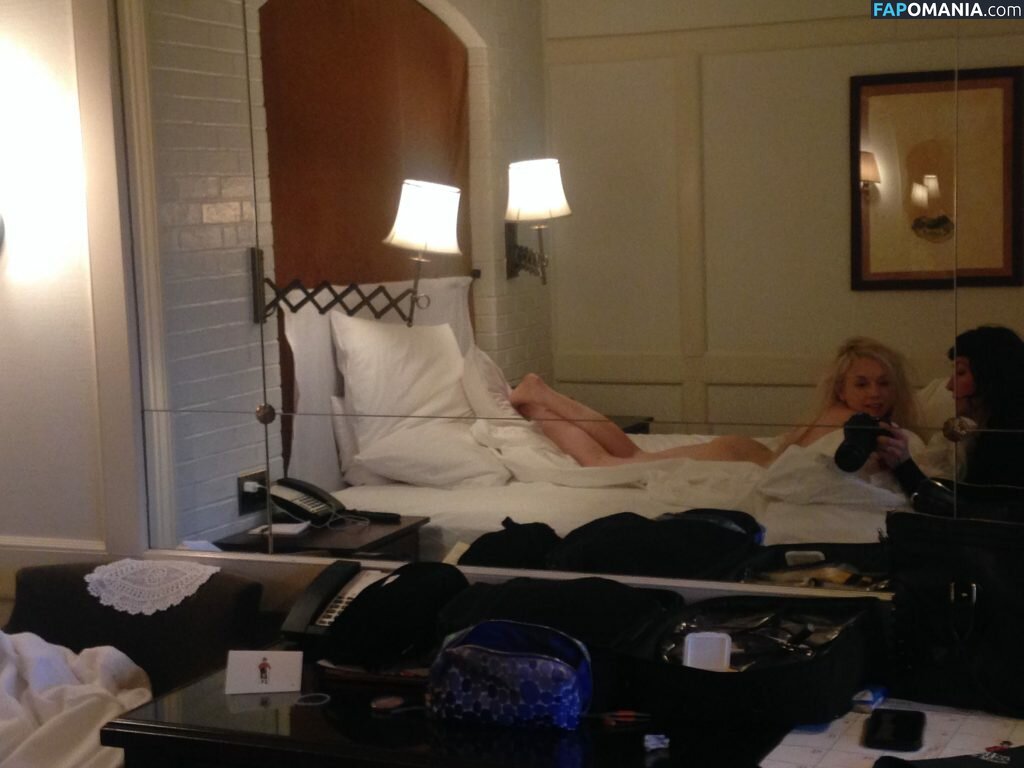 Emily Kinney Nud Fotografie scursă #9