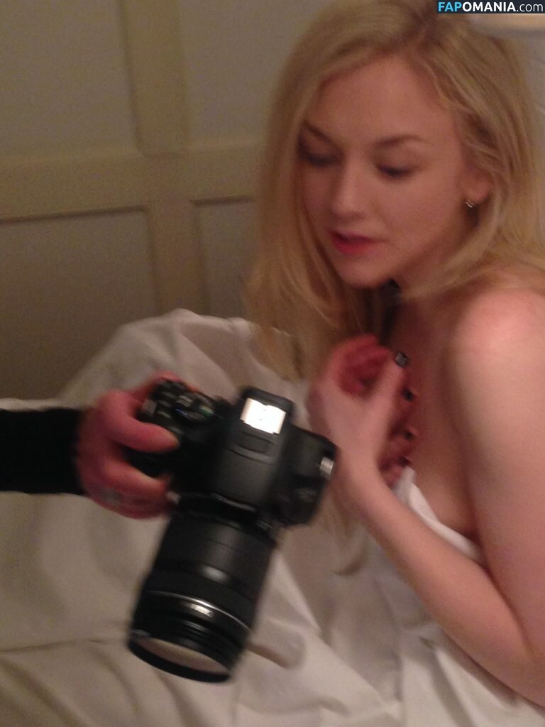 Emily Kinney Nud Fotografie scursă #20