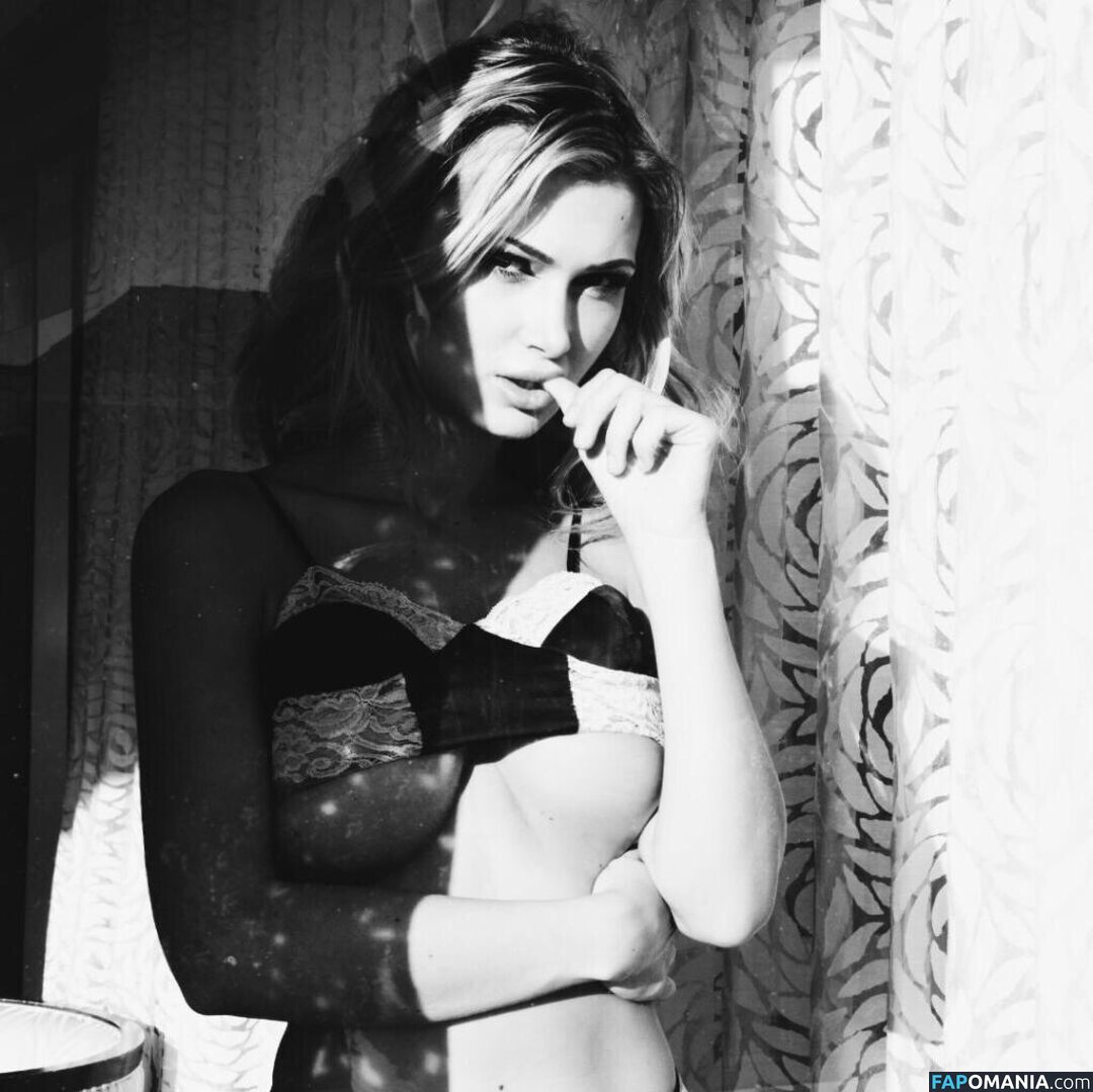 Emma Hernan Nud Fotografie scursă #695