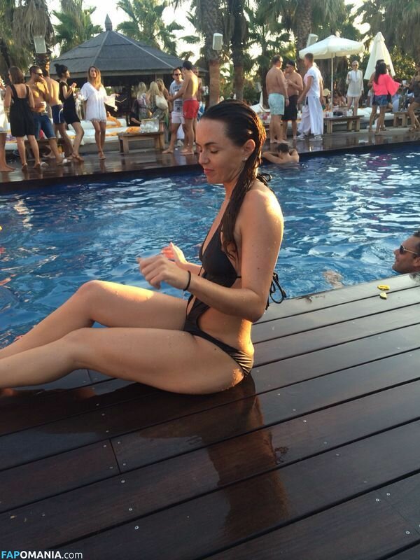 Jennifer Metcalfe Nud Fotografie scursă #5