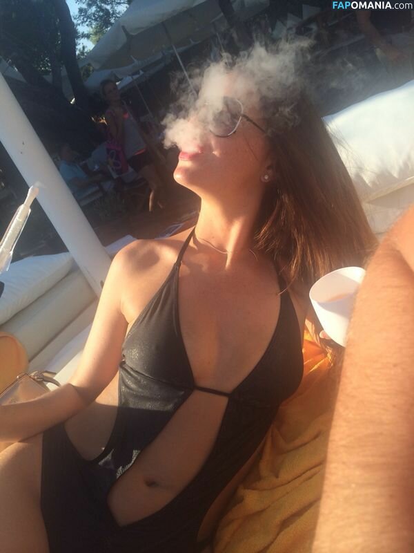 Jennifer Metcalfe Nud Fotografie scursă #7