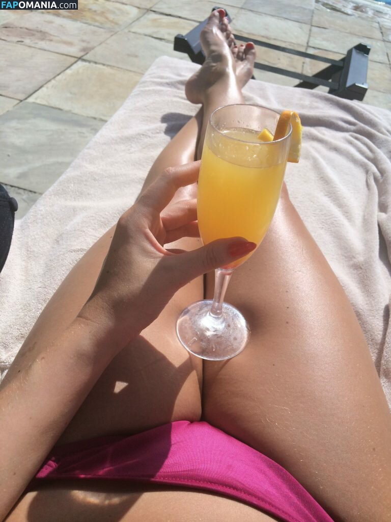 Jennifer Metcalfe Nud Fotografie scursă #11