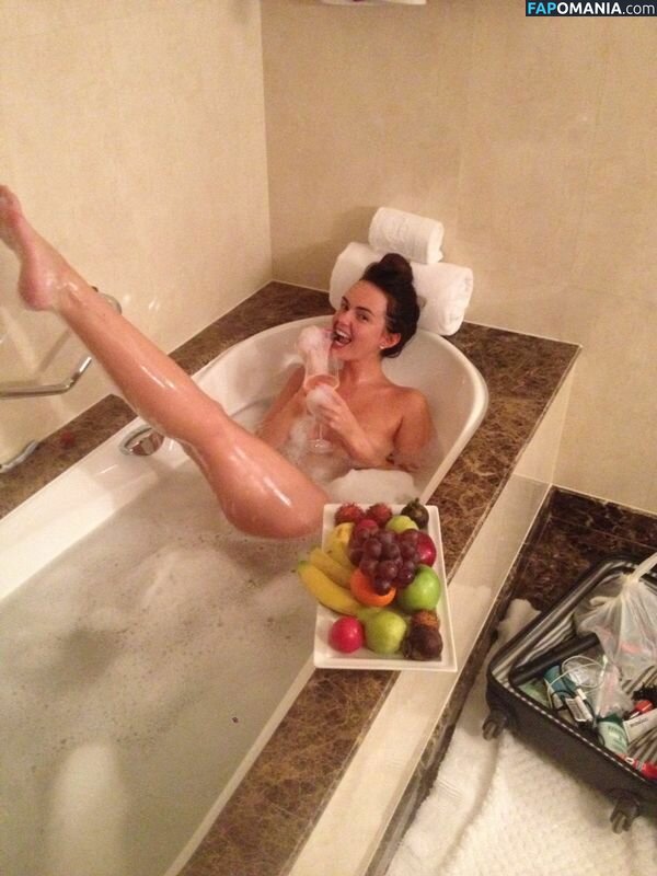 Jennifer Metcalfe Nud Fotografie scursă #23