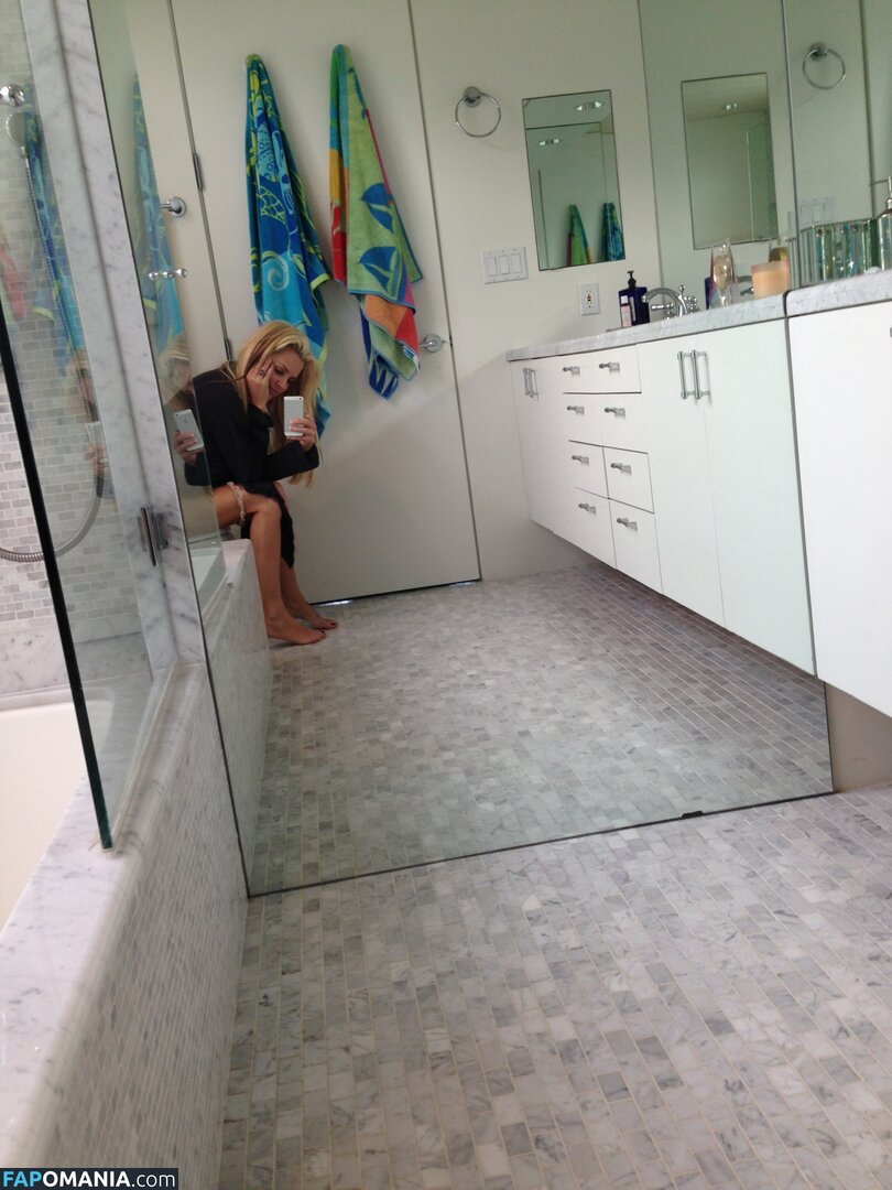 Jenny McCarthy Nud Fotografie scursă #19