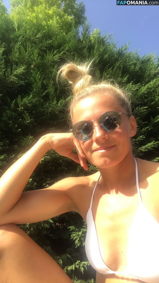 Julia Simic Nud Fotografie scursă #8