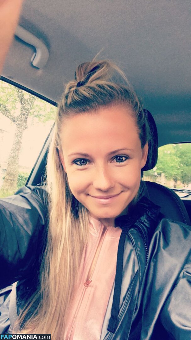 Julia Simic Nud Fotografie scursă #16