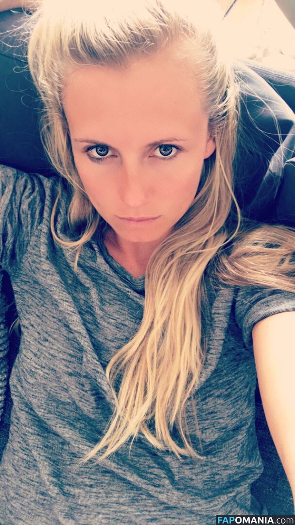 Julia Simic Nud Fotografie scursă #20