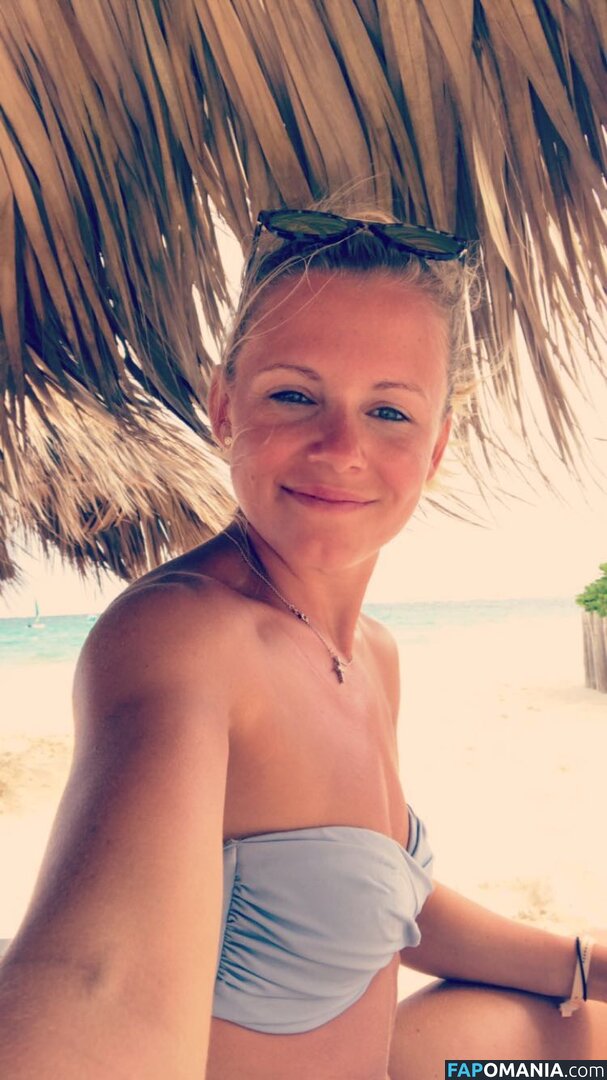 Julia Simic Nud Fotografie scursă #42