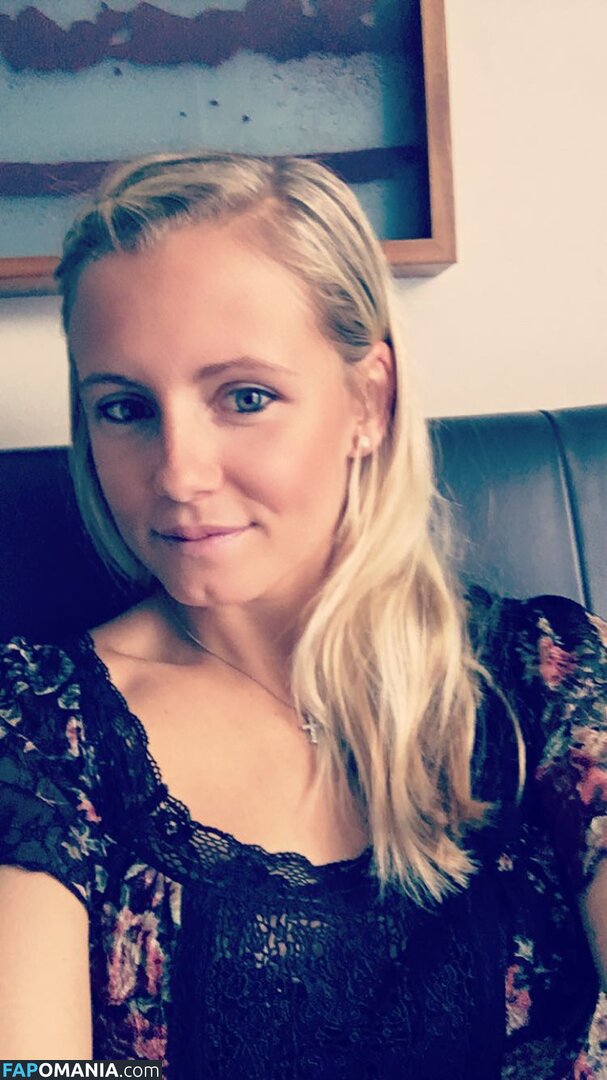 Julia Simic Nud Fotografie scursă #49